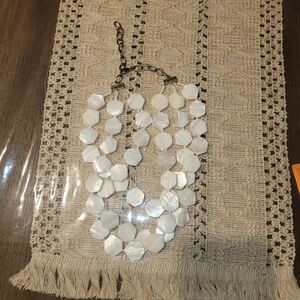 Elegant White Nàcar Necklace